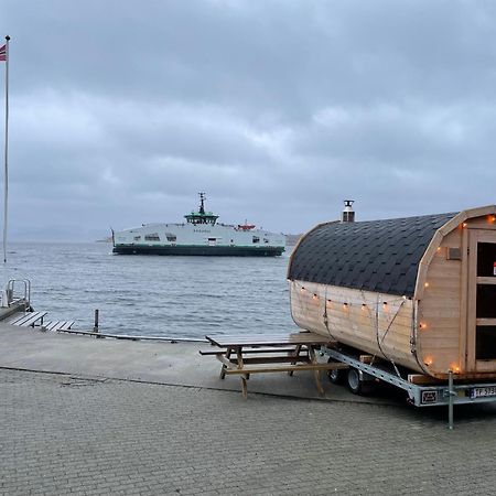 Sjoberg Hotell Og Ferie Leiligheter Østhusvik Exteriör bild