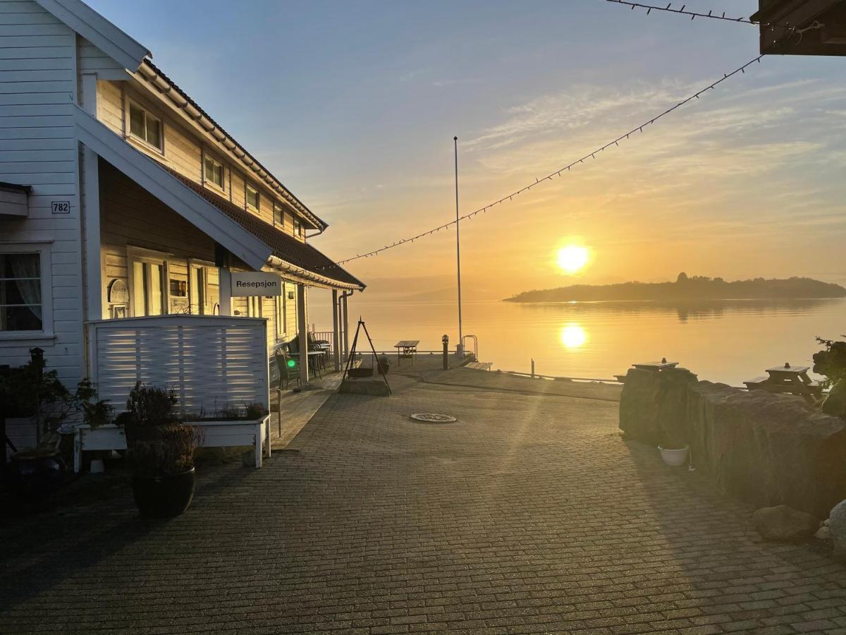 Sjoberg Hotell Og Ferie Leiligheter Østhusvik Exteriör bild