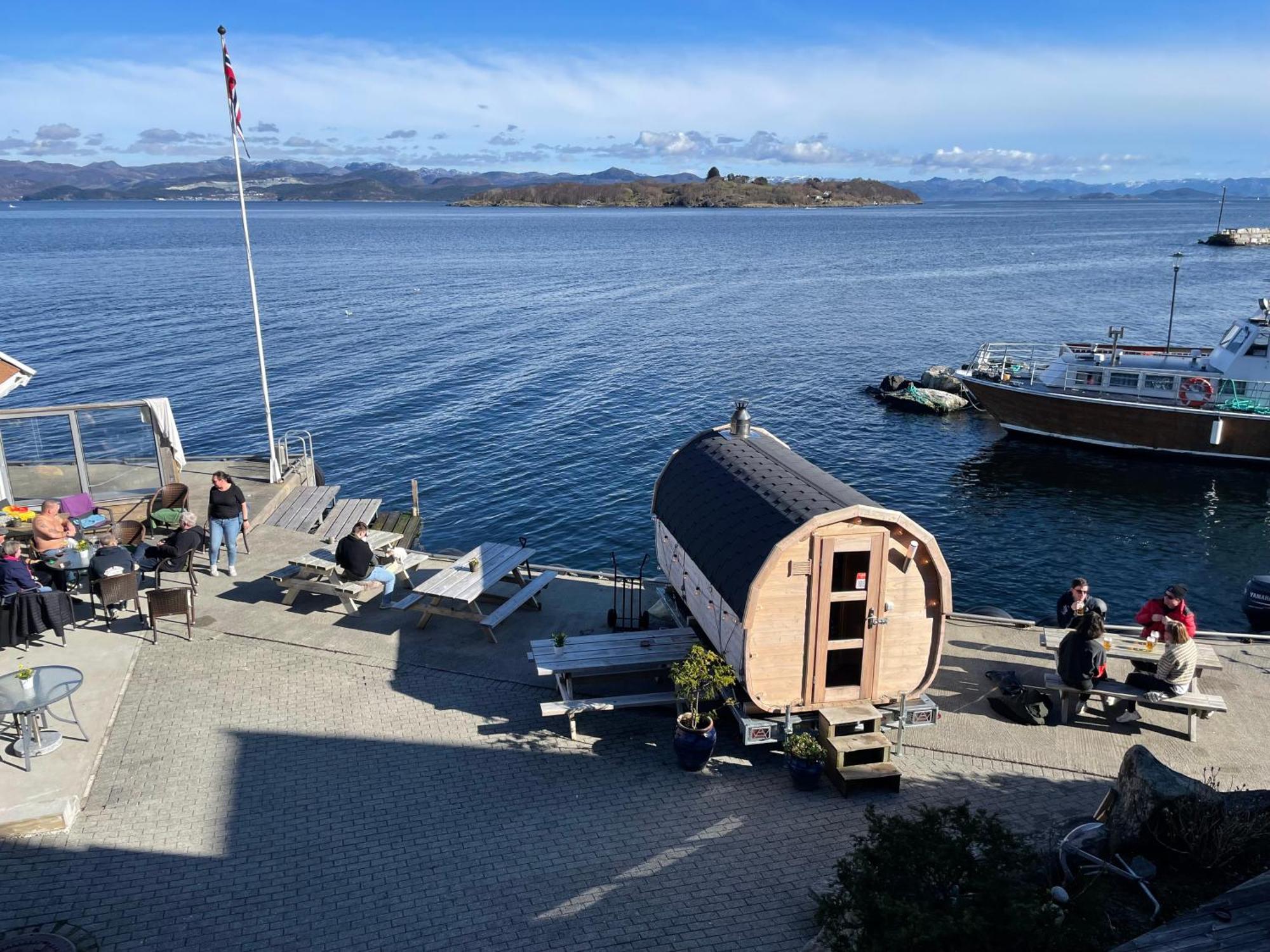 Sjoberg Hotell Og Ferie Leiligheter Østhusvik Exteriör bild