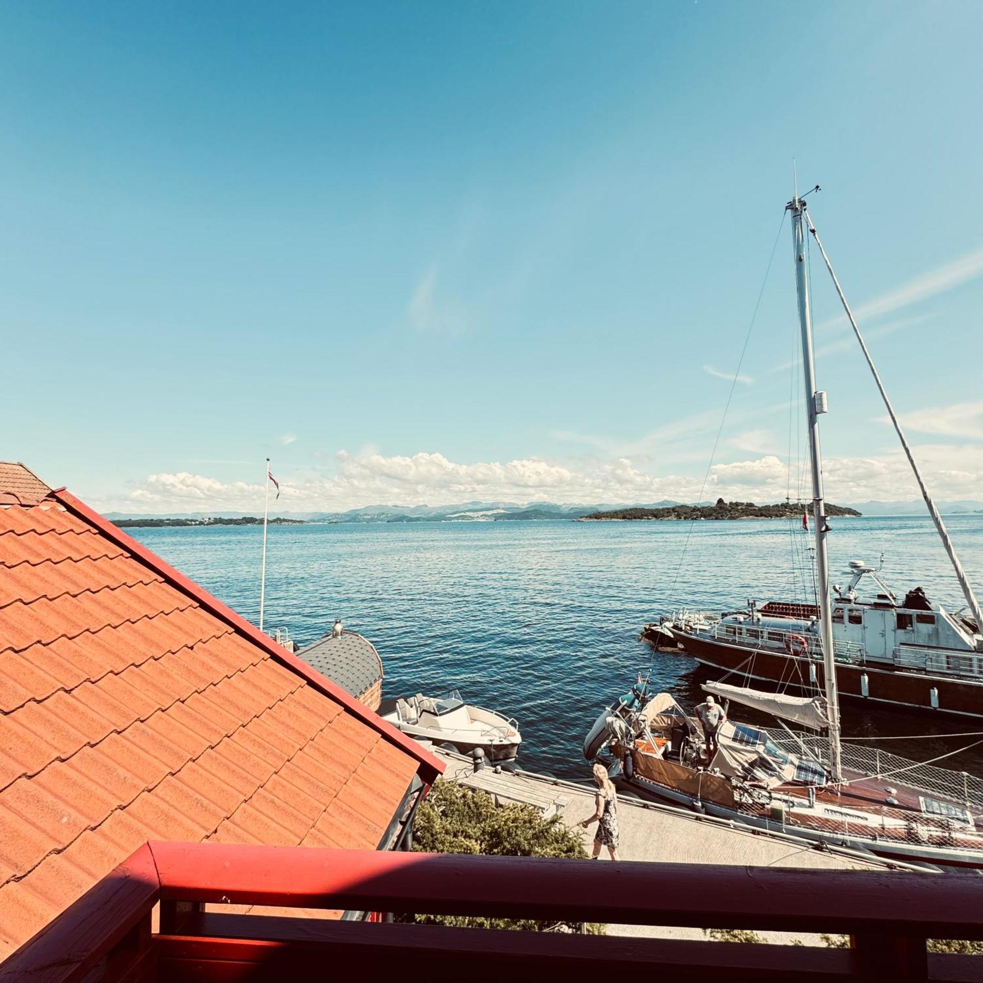 Sjoberg Hotell Og Ferie Leiligheter Østhusvik Exteriör bild