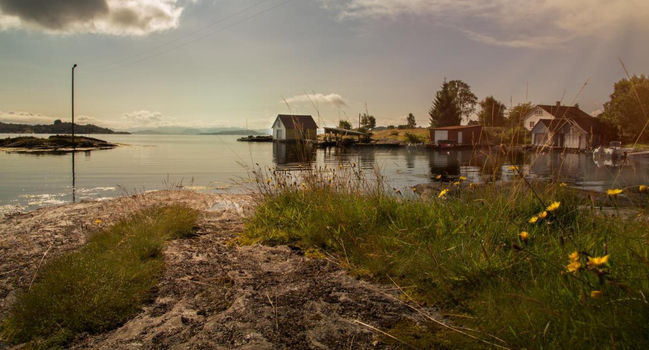 Sjoberg Hotell Og Ferie Leiligheter Østhusvik Exteriör bild